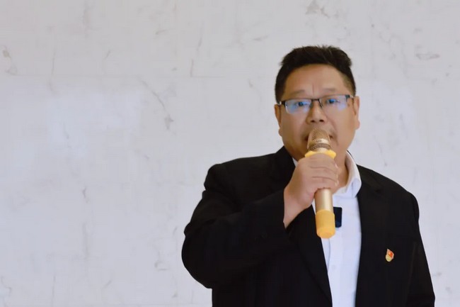 一線黨旗紅│航天维多利亚老品牌vic舉行“衝刺百日”黨員突擊隊授旗儀式
